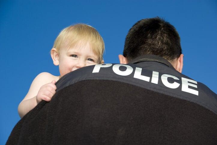 Police Officer rescues baby